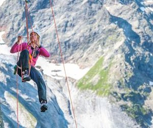 Mountaineer practises self-ascent