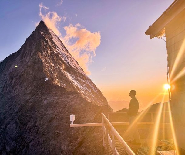 Sonnenuntergang bei der Mittellegihütte mit Eiger im Hintergrund
