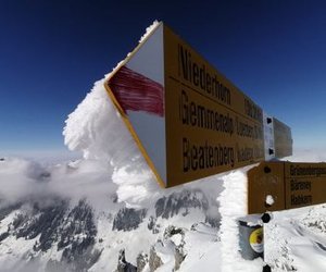 Snow-covered signpost on the Gemmenalphorn