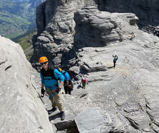 Personen am Klettersteig Rotstock am Eiger im letzten Aufstieg