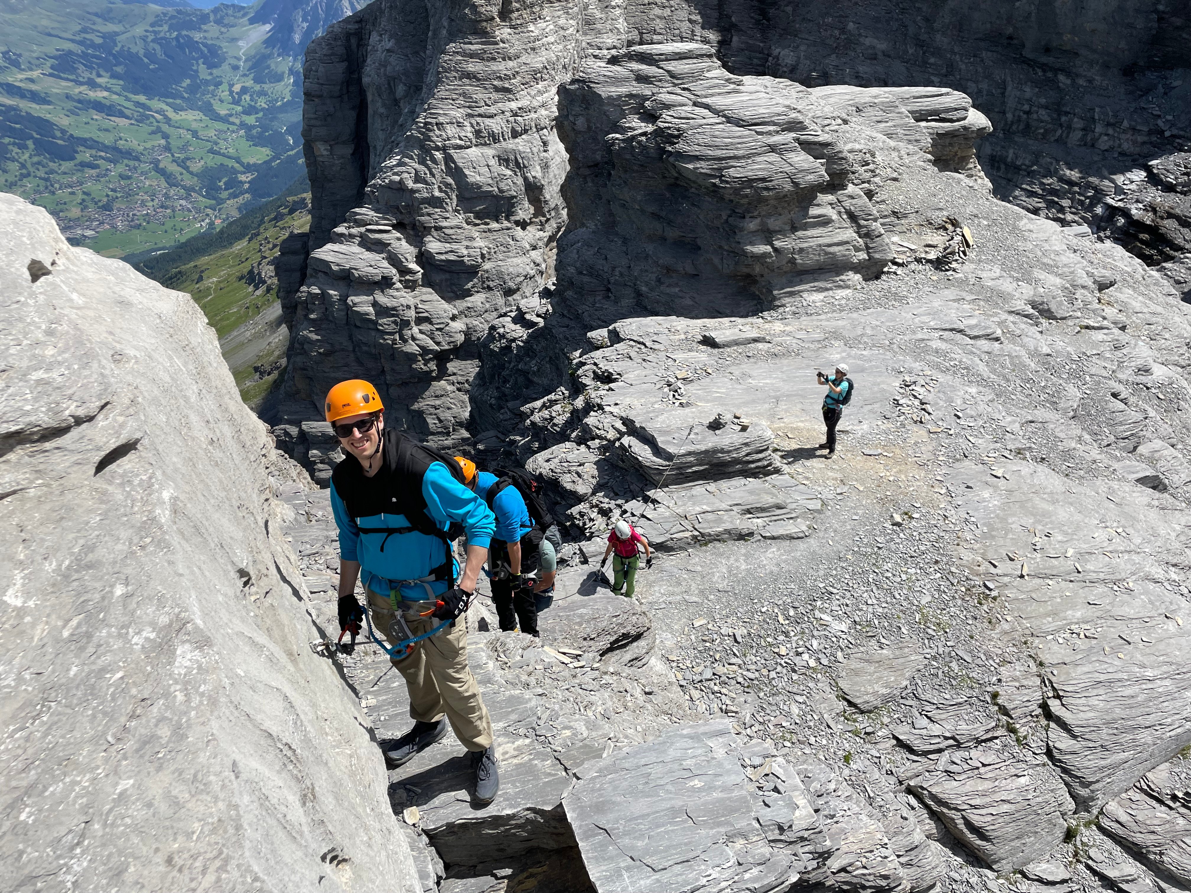 Personen am Klettersteig Rotstock am Eiger im letzten Aufstieg