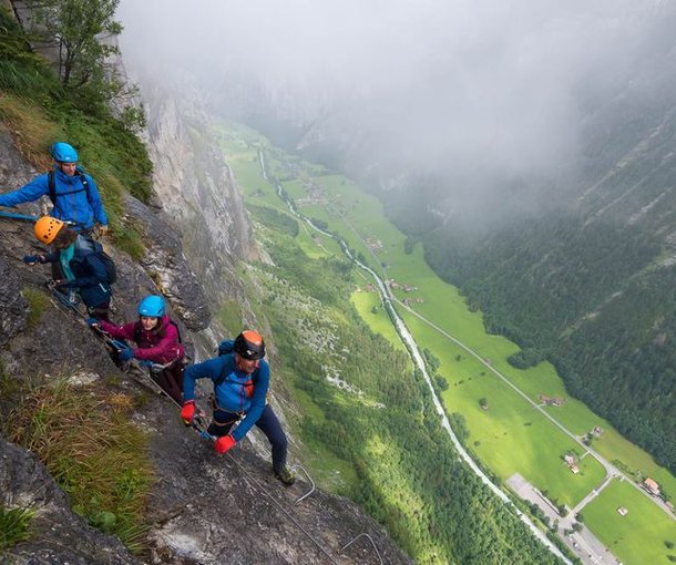 Group on the Mürren via ferrata on the abyss
