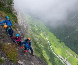 Group on the Mürren via ferrata on the abyss