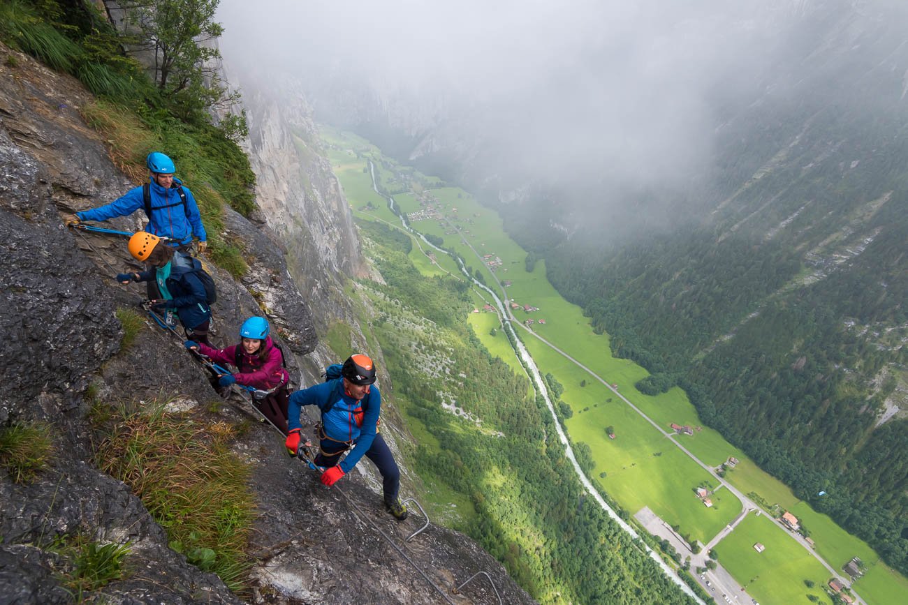 Group on the Mürren via ferrata on the abyss