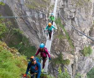 Group on the Nepal bridge on the via ferrata Mürren