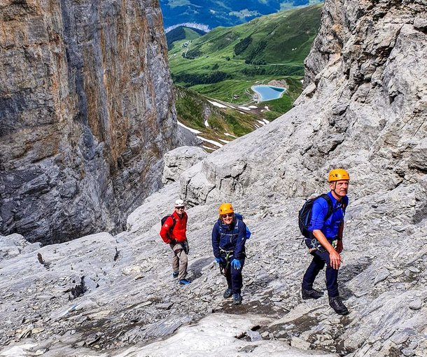 Personen im Klettersteig Rotstock am Eiger