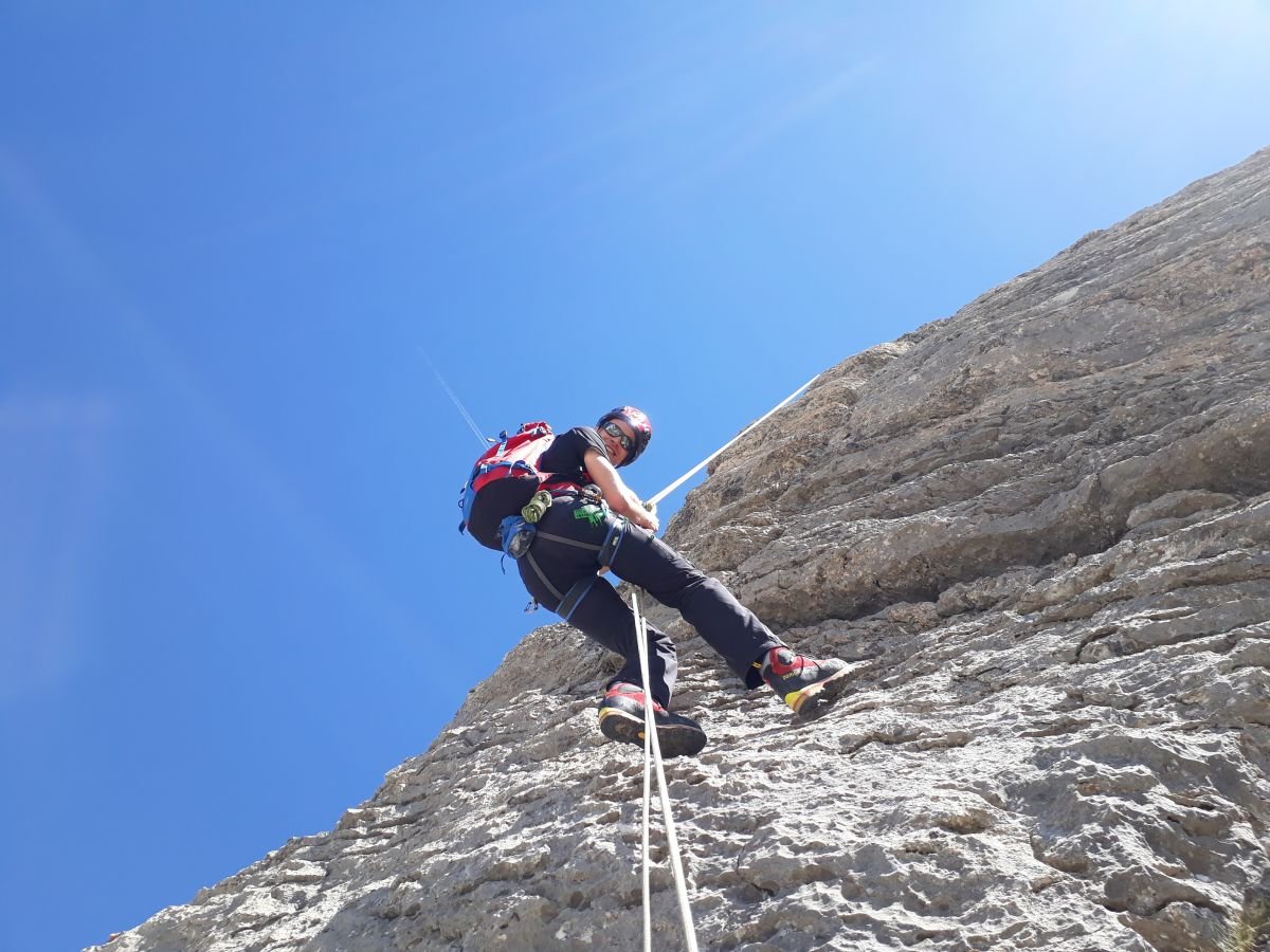 Kletterer seilt sich ab