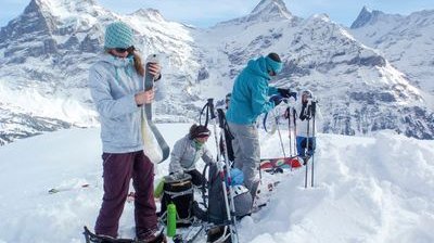 Ski tourers are preparing for the descent.