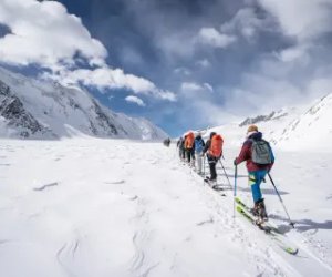 Ski tourers ascending to the Lötschenlücke.