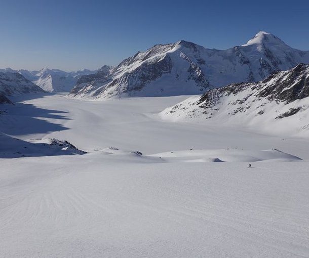 Ski tourers descending from Trugberg.