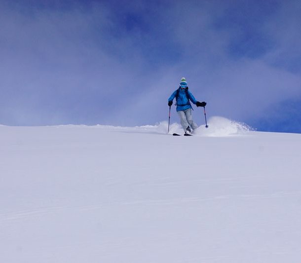 Ski tourer descent in powder snow