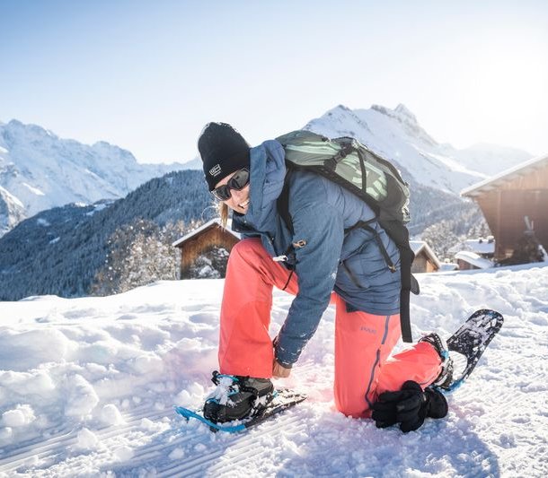 Person puts on snowshoes