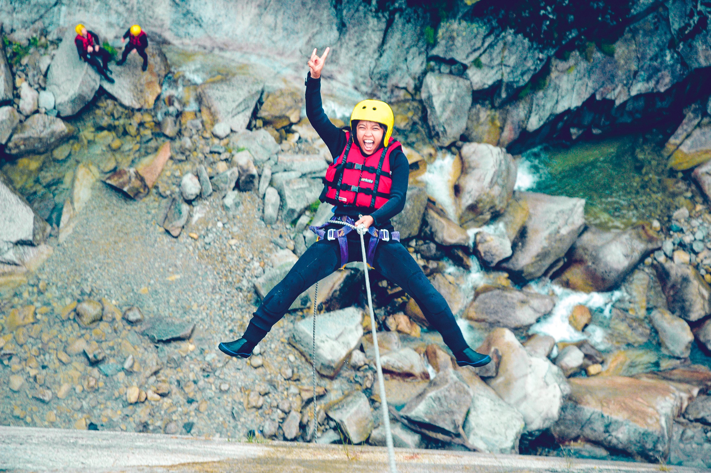 Was ziehe ich zum Canyoning in Interlaken an?