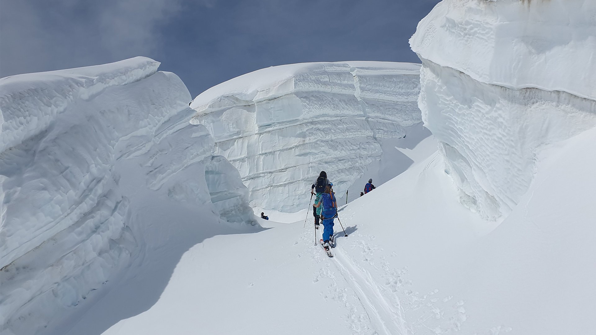 Glacier crevasses – icy hell or magnificent natural spectacle